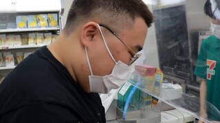 Anh chàng béo này vẫn tiếp tục quay xổ số ở Nhật Bản! Chỉ vì trúng giải độc đắc mà nhân viên bán hàn