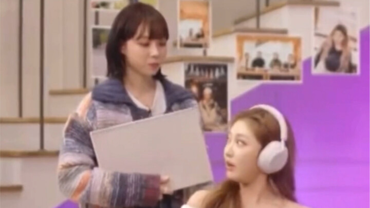 Dongning's reaction ~ Hahahaha... ahem~