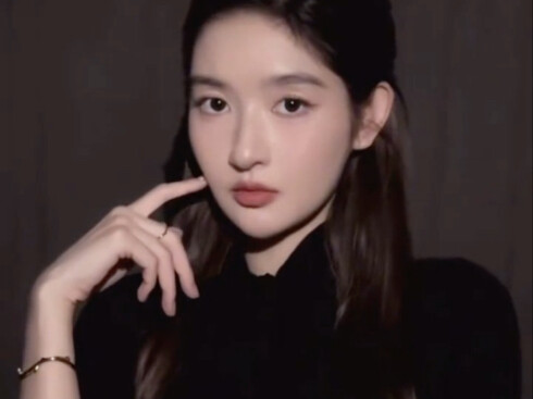 Vương Ngọc Văn lẽ ra đã nổi từ lâu – nữ minh tinh hoàn hảo nhất cho loạt “Có thể bạn không biết tôi”