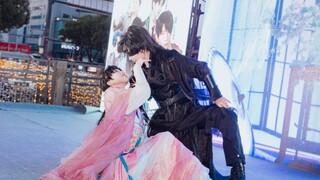 Empty stage play debut live shot