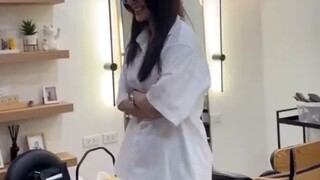 【FayeYoko】faye这不是挺会扭的嘛，咋在终映会上扭扭捏捏的。