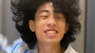 小  丑  竟  是  我  自  己