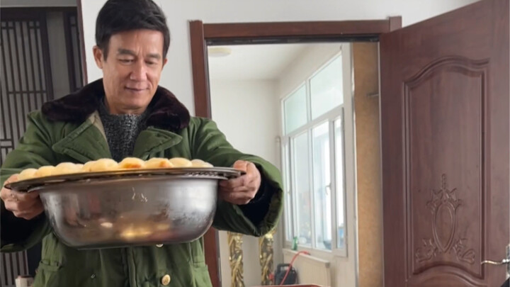 There’s no justice in not letting anyone eat the finished steamed buns filled with red bean paste.
