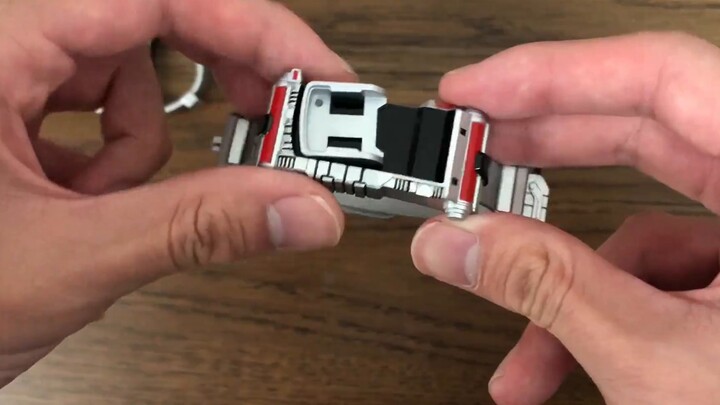 Have you ever seen such a small and sophisticated Kamen Rider belt?