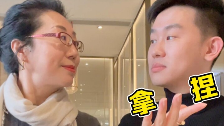 ما مدى التنافسية عندما تأكل مع أمي أستاذة اللغة الإنجليزية؟ هذه الرغبة اللعينة في الفوز!