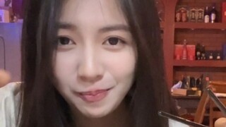 Thật khó để không xúc động trước một cô bạn gái như thế này.