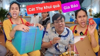 DIVA Cát Thy đập hộp quà khủng của Nghệ sĩ Gia Bảo - Ẩm thực Cha Rồng bánh tráng trộn