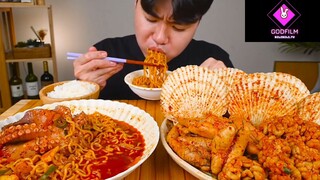 Mukbang mì cay với bạch tuộc khổng lồ phần 2 #anngon