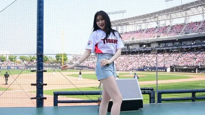 ตรุษจีน! การเต้นเดี่ยวต้องเป็นระดับนี้สิ! ลีแชยอน บันทึกสดการแสดงเต้นในลีกเบสบอลเกาหลี FIESTA