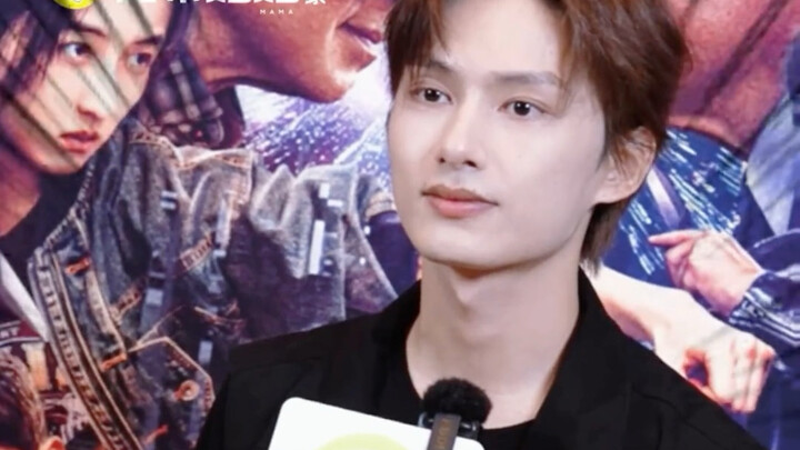 The kids were shocked to learn that Junhui had collaborated with Jackie Chan! They even joked, “Junh