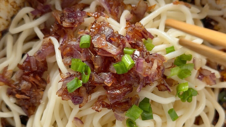 บัณฑิตสายศิลป์กินมื้อเดียว 1.80 หยวน
