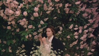 【 鲜花 | 薄雾 | 少女 | 幻想 】“每一朵花里都藏着她的命运”