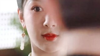 Setiap kali mereka bertemu, mereka saling tersenyum secara diam-diam di tengah keramaian. Sungguh is
