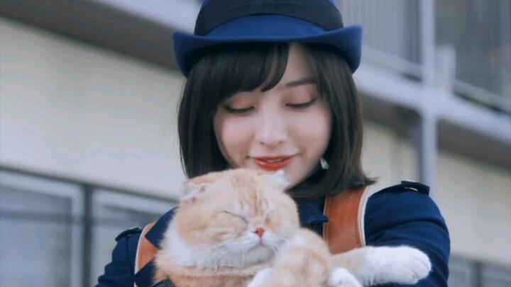 Shocking! The gang boss secretly loves adorable kittens!