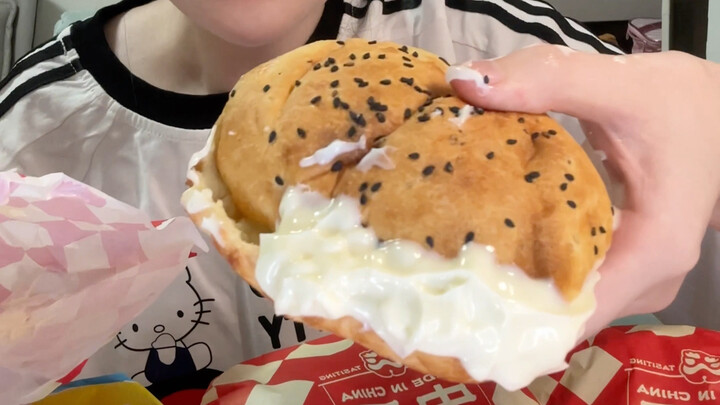 [Little Stone, So Cutesy Yet Fierce] Who taught you to make burgers like this! I love it!