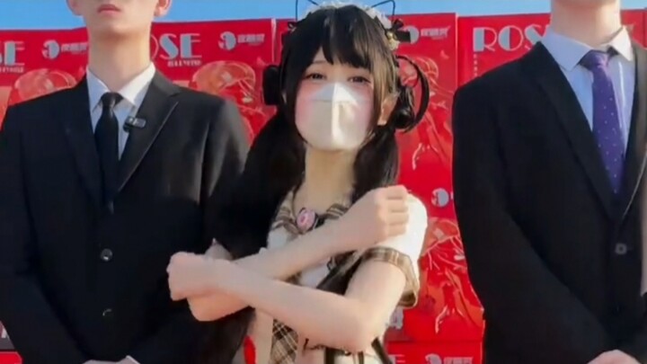 Cai Loli Teaches Fans How to Become Internet Celebrities