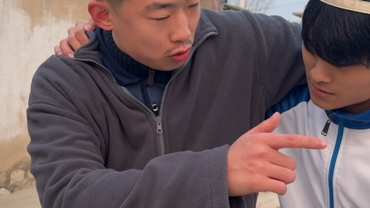 Ketika saudara minum terlalu banyak dan mulai cari gara-gara: