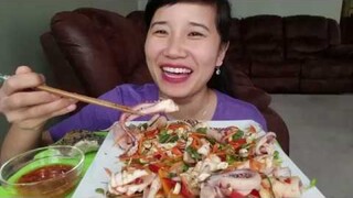 Ăn Gỏi Mực Thái Lan Vừa Ăn Vừa Hít Hà 😋😋