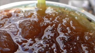 The sour plum soup tastes better with lots of ice chips! Boss: Poke, poke, poke