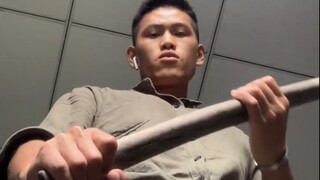 不犯法，但是感觉有病