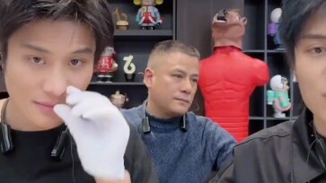 Ayah berkemauan keras, Yang, apa yang bisa putramu lakukan untukmu? Terima saja perhatianku yang tak