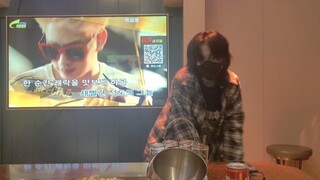 เมื่อคุณและเพื่อนๆ ไปที่ KTV จุดเน้นหลักอยู่ที่การวางตำแหน่งที่ชัดเจนและการแบ่งงานกันอย่างชัดเจน