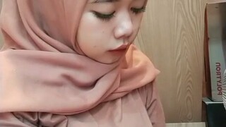 cewek jilbab montok