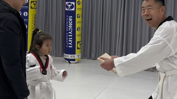 Pengalaman Pertama Wang Xiaomai dalam Taekwondo