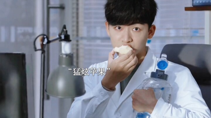 Chen Hui keliru masuk ke lokasi syuting dan hampir ikut-ikutan berakting bersama para pemeran figura