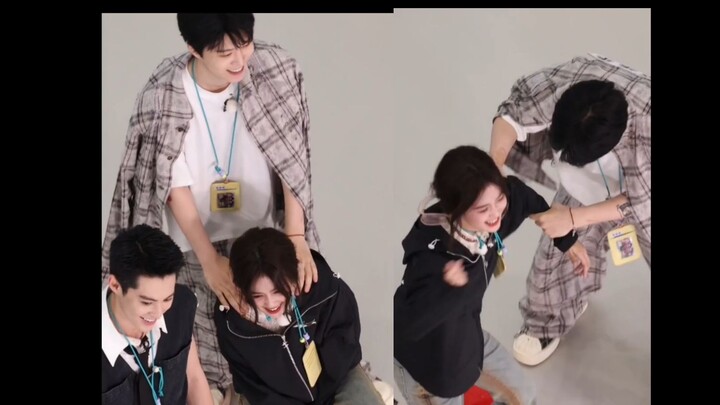 ฮาสุด! ไป๋ลู่: ฟ่านเฉิงเฉิง ฉันจะสู้กับนายให้ถึงที่สุด! เฉิงเฉิงแกล้งเอาเก้าอี้ของลู่ลู่ไป! รีบพยุงล