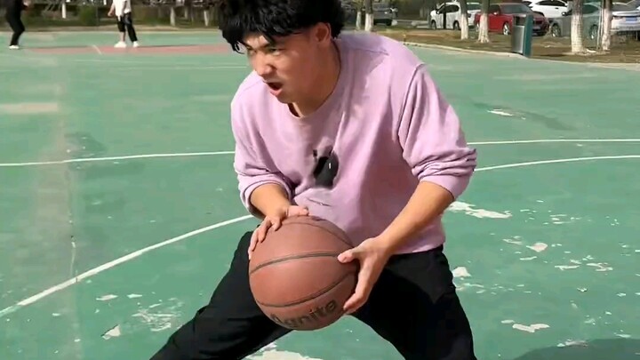 Teacher Tuo Teaches You Streetball Tricks