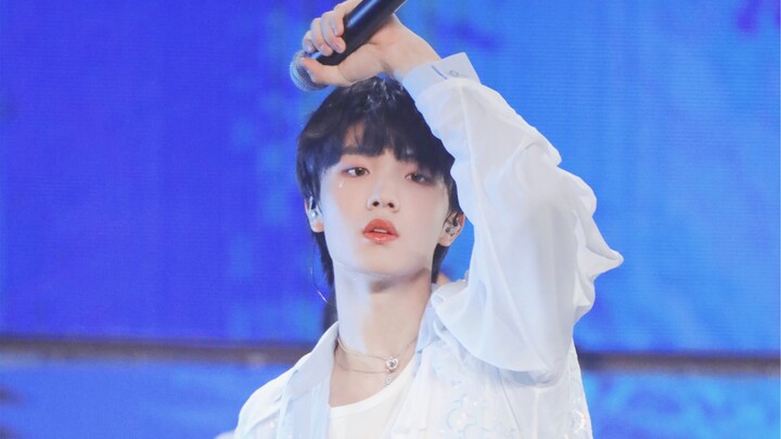 【苏新皓】养成系爱豆竟然翻跳baby don‘t cry 一个动作引起全场尖叫 蝴蝶效应 登陆计划演唱会