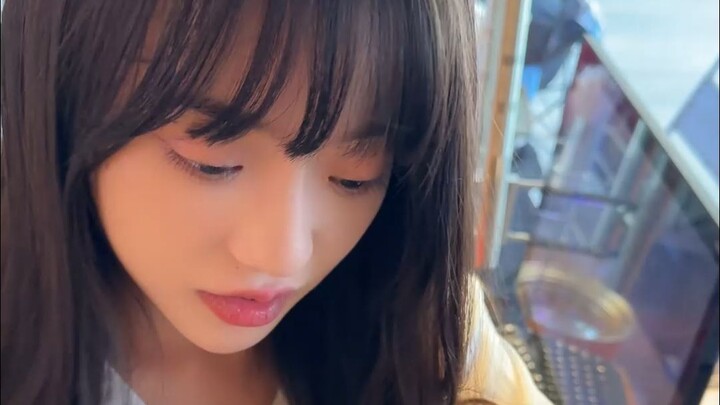 She’s a girl—let her win if that’s what she wants!