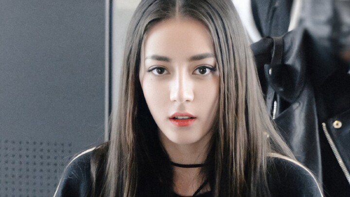 Wow, this lady comes with a “beauty filter” — a living, breathing model-perfect face!!! [Dilraba]