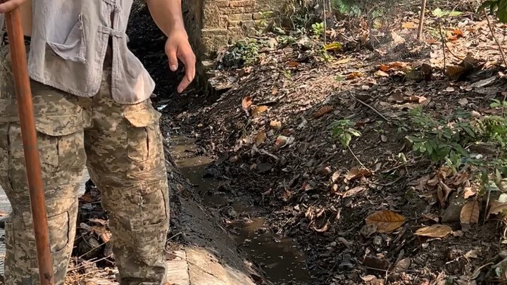 Proses pembersihan aliran sungai yang kalian tunggu-tunggu hadir lagi