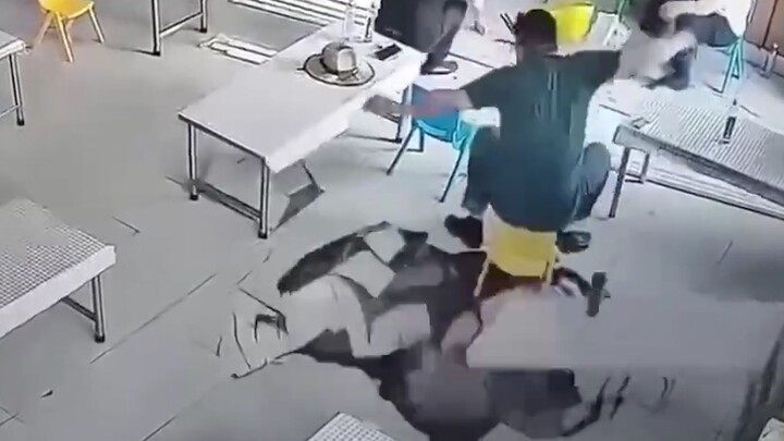 Bencana ini selalu beberapa langkah di belakangku, sungguh keterlaluan!