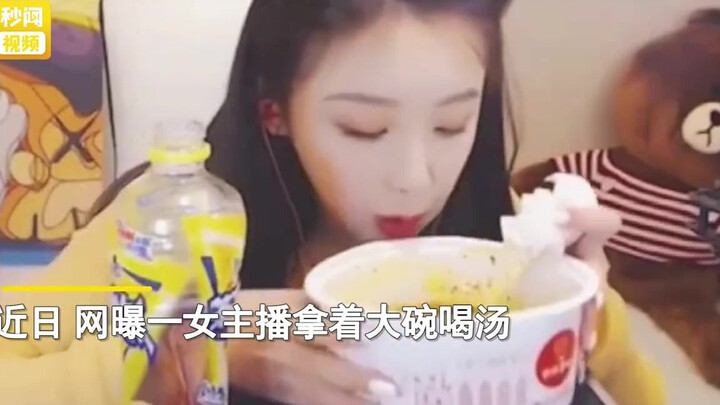 Presenter cantik minum sup pakai mangkuk besar, efek pelangsing wajah langsung hilang! Netizen ngaka