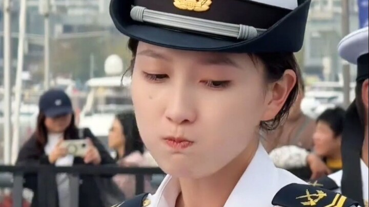 Đây có phải là nữ quân nhân xinh đẹp nhất không?