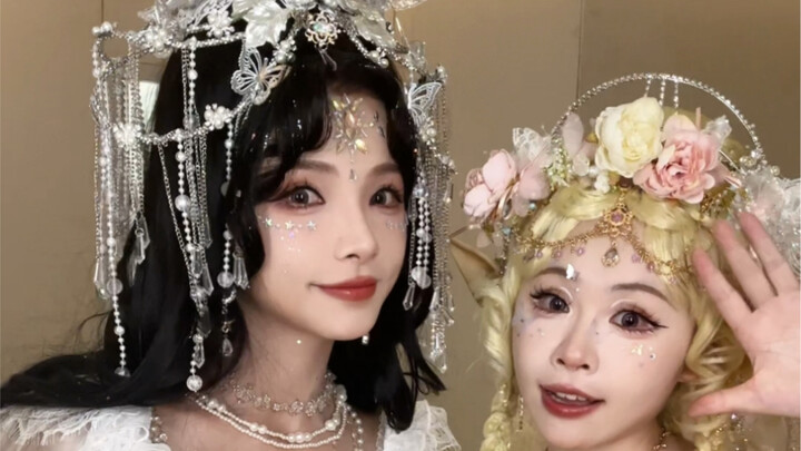 Tại buổi gặp gỡ trà chiều, tôi đã gặp hơn 100 người mặc trang phục Lolita!