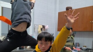 用“微笑”来做掩饰是你的谎言 #拳击 #反转 这一脚下去直接打出百年功夫，并不是浪得虚名#结局出乎意料#功夫