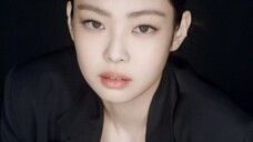 Iklan terbaru JENNIE✘HERA sedang online!