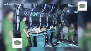 Hát karaoke cùng 2 tiếp viên nữ 'SUỐT 9 TIẾNG', người đàn ông co giật rồi tử vong #doisongmoingay