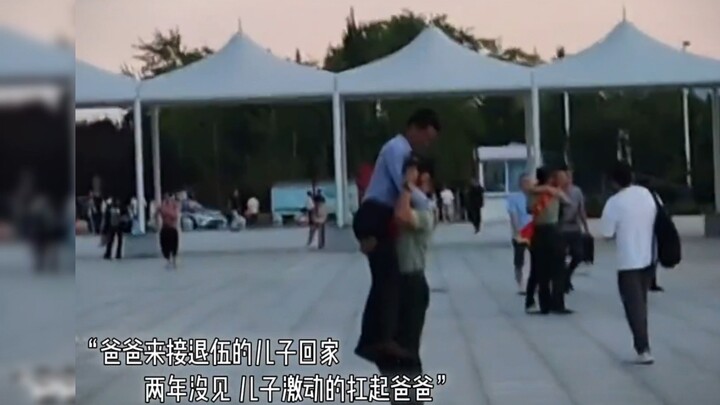 “是父子也是朋友 你是爸爸的软肋 爸爸是你的铠甲”