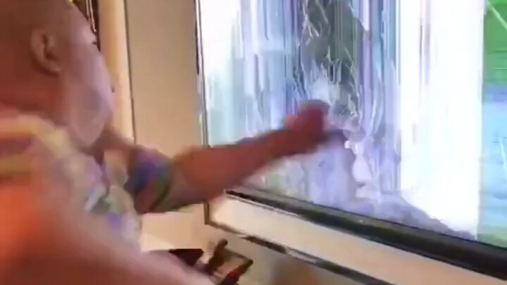 TV Đổ Xỉu: Sau khi thua sạch, gã cờ bạc điên cuồng đập nát tivi khách sạn