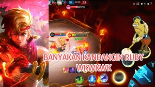 BANYAKAN KANDANGIN RUBY:)