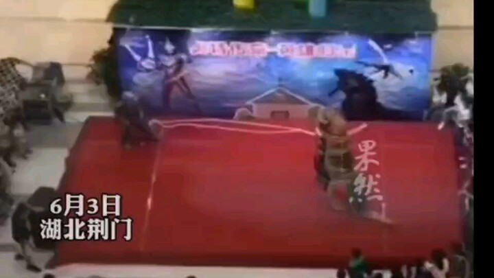 怪兽:这辈子没受过这么重的伤……