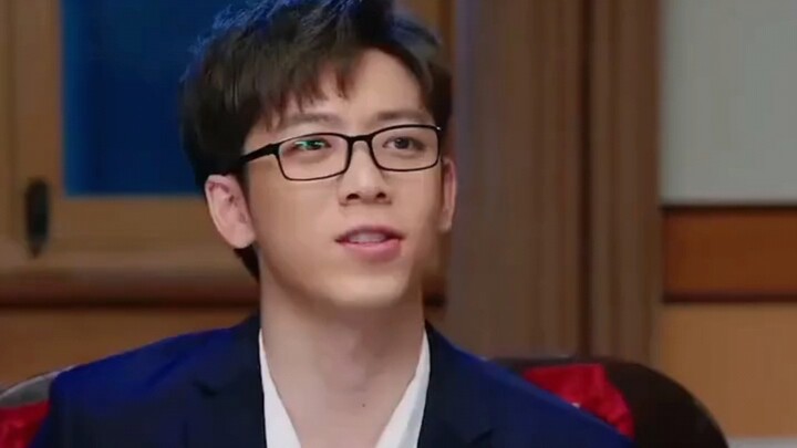 长得帅，情商高，有能力，会做人又想得开，这样的人基本步步生莲！