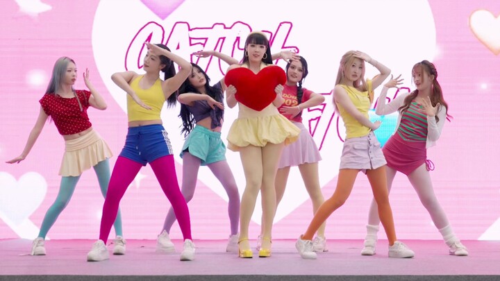 โอ้แม่เจ้า! แม้แต่เมคอัพและเครื่องแต่งกายของแดนเซอร์ก็ยังถอดแบบมาเป๊ะ? งานโรดโชว์ Catch Catch