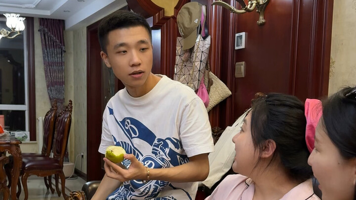 When you bring your girlfriend to meet your older sister