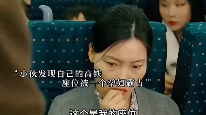 Woman hogged a seat on the high-speed train; the young man’s response was awesome!